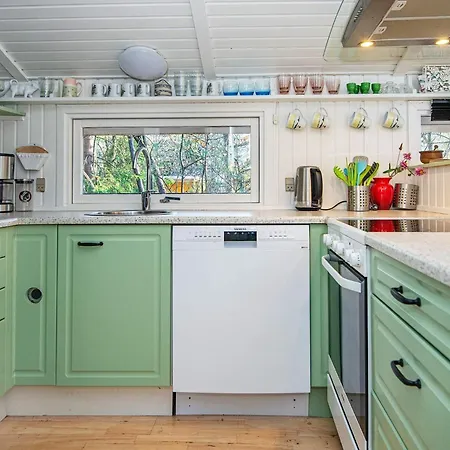 5 Person In Ansager-by Traum Ansager